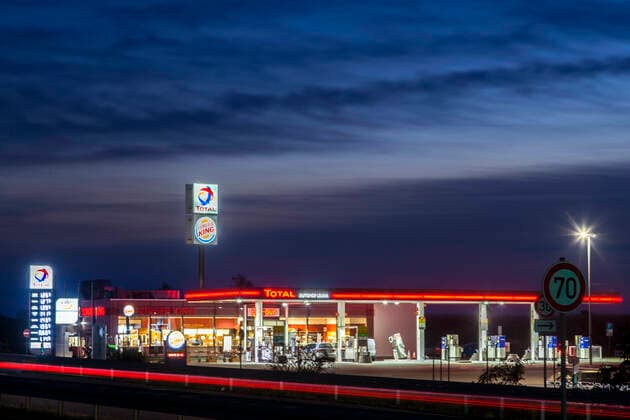 Total Tankstelle vor Leuna *** Total petrol station in front of Leuna
