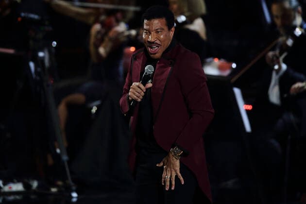 Entertainment Bilder des Tages December 14, 2019 - Vatican City (Holy See) - American singer LIONEL RICHIE performs at Christmas Concert in Paul VI Hall at the Vatican. Â© via ZUMA Wire) Vatican City State - ZUMAi15_ 20191214_zaf_i15_016 Copyright: xEvandroxInettix
