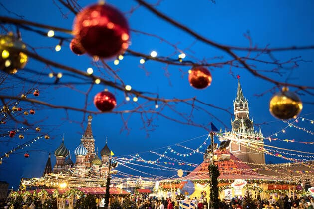 Bilder des Jahres 2019, News 12 Dezember MOSCOW, RUSSIA - DECEMBER 14, 2019: People in Red Square decorated for winter holidays. Stanislav Krasilnikov TASS  TS0C75CA