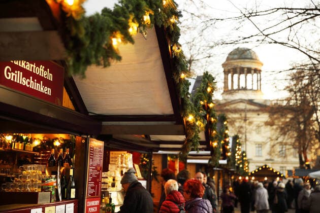 Weihnachtsmarkt Schloss Charlottenburg - GER, Germany, Deutschland, 05.12.2019 - Weihnachtsmarkt in der Adventszeit am Schloss Charlottenburg. *** Christmas Market Schloss Charlottenburg GER, Germany, Germany, 05 12 2019 Christmas Market in the Advent season at Schloss Charlottenburg