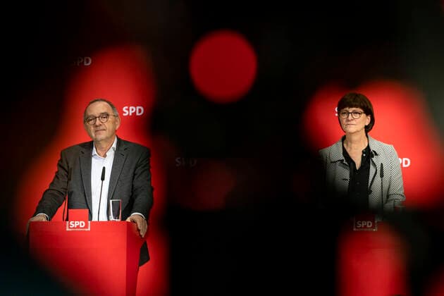 Co-Parteivorsitzende der SPD Norbert Walter-Borjans und Saskia Esken waehrend einer Pressekonferenz im Willy-Brandt-Haus in Berlin am 16. Dezember 2019. Pressekonferenz der SPD Vorsitzende im Willy-Brand-Haus *** Co Party Chairwoman of the SPD Norbert Walter Borjans and Saskia Esken during a press conference at the Willy Brandt House in Berlin on 16 December 2019 SPD Chairwomans press conference at the Willy Brand House