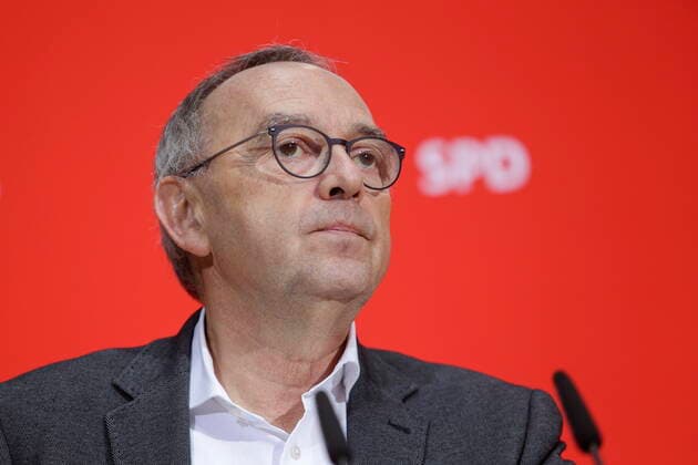 16.12.2019, Berlin, Deutschland - Pressekonferenz mit Saskia Esken und Norbert Walter-Borjans im Willy-Brandt-Haus in Berlin. Foto: Norbert Walter-Borjans, Co-Vorsitzender der SPD, anlaesslich einer Pressekonferenz in der SPD-Parteizentrale in Berlin. *** 16 12 2019, Berlin, Germany Press conference with Saskia Esken and Norbert Walter Borjans at the Willy Brandt House in Berlin Photo Norbert Walter Borjans, Co-Chairman of the SPD, on the occasion of a press conference at the SPD party headquarters in Berlin