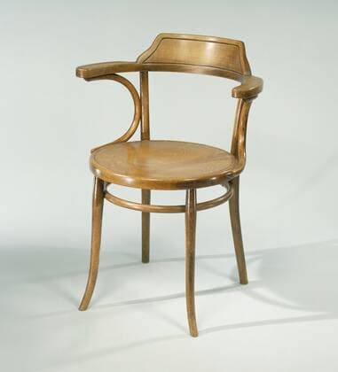 Designklassiker von Michael Thonet Office chair by Dr. W. Drees, Drees probably purchased this office chair shortly after 1910. He has used it all his life. The session was renewed once. The chair can be seen in various photos of Drees at his desk. It was a progressive purchase: Thonet stood for modern furniture, The Hague, Willem Drees, Otto Wagner, Vienna, 1902 - 1910, beech (wood), metal, ziting, gluing, h 85 cm d 47 cm  Copyright Artokoloro LCK_190715_032989