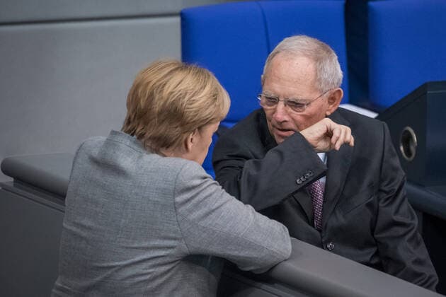 Bundestag, Befragung der Bundesregierung Deutschland, Berlin - 18.12.2019: Im Bild ist die deutsche Bundeskanzlerin Angela Merkel (cdu) und Wolfgang Schäuble (Präsident des Deutschen Bundestages) vor der einstündigen Befragung der Bundesregierung im deutschen Bundestags zu sehen. Berlin Bundestag Berlin Deutschland *** Bundestag, Questioning of the Federal Government Germany, Berlin 18 12 2019 The picture shows the German Chancellor Angela Merkel cdu and Wolfgang Schäuble President of the German Bundestag before the one-hour questioning of the Federal Government in the German Bundestag Berlin Bundestag Berlin Germany