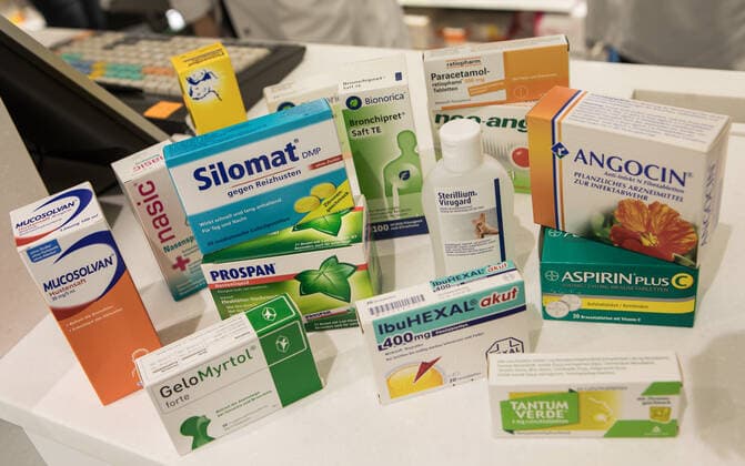 Hannover, 28.02.2018 : Die Grippe- und Erkältungswelle hat Hannover voll im Griff. Die Europa-Apotheke in der Georgstr. zeigt uns die bekanntesten und beliebtesten Mittel gegen die Rüsselpest. Hannover Niedersachsen Deutschland *** Hanover, 28 02 2018 The flu and cold wave has Hanover fully under control The European pharmacy in the Georgstr shows us the best known and most popular remedies against the trunk plague Hanover Lower Saxony Germany