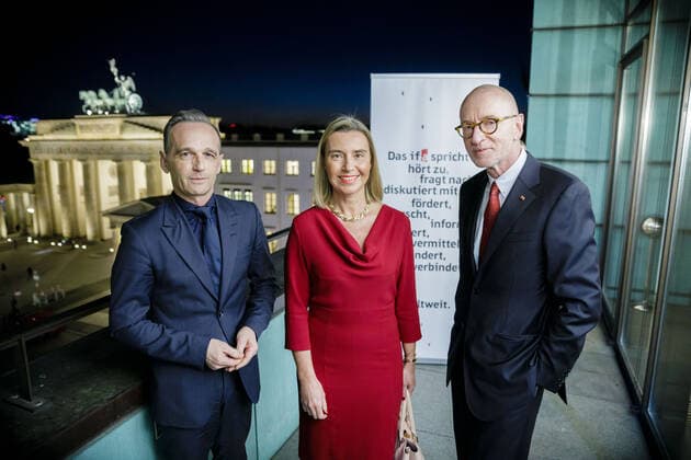 News Themen der Woche KW51 News Bilder des Tages Verleihung des Theodor-Wanner-Preises an Federica Mogherini, scheidende Hohe Vertreterin der Europaeischen Union fuer Aussen- und Sicherheitspolitik und Vizepraesidentin der Europaeischen Kommission im Beisein von Bundesaussenminister Heiko Maas, SPD (L) und Ulrich Raulff, Praesident des ifa. Berlin, 18.12.2019. Berlin Germany Copyright: xThomasxTrutschelx