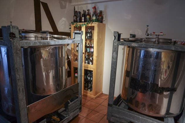 DEU, Deutschland, Nordrhein-Westfalen, Nieheim, 27.09.2019: Westfalen Culinarium, Komplex aus vier Museen, eröffnet 2006, diese befinden sich in sechs ehemaligen Ackerbürgerhäusern. Es werden die fünf westfälischen Grundnahrungsmittel Brot, Käse, Schinken, Bier und Schnaps anschaulich präsentiert. Der Bau wurde aus Mitteln des Europäischen Fonds für regionale Entwicklung (EFRE) gefördert. Westfälisches Biermuseum.