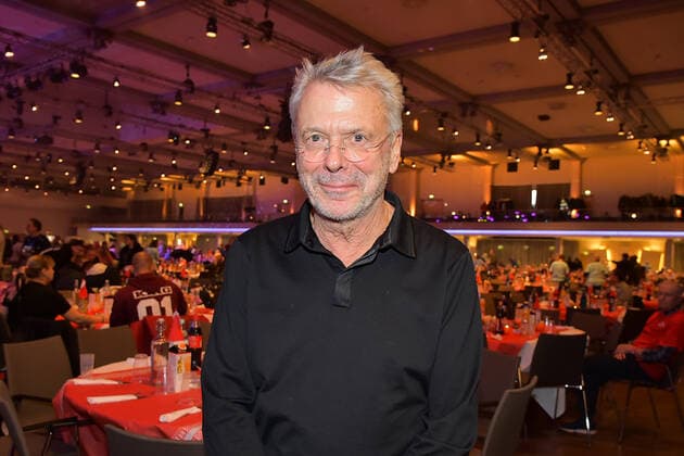 25 Jahre Frank Zander Weihnachtsfest Reinhard Mey, Liedermacher, Songwriter 25 Jahre Frank Zander Obdachlosen-Weihnachtsfeier fuer Obdachlose im Estrel Hotel in Berlin am 20.12.2019 *** 25 years Frank Zander Christmas Reinhard Mey, songwriter, songwriter 25 years Frank Zander Homeless Christmas party for homeless people at the Estrel Hotel in Berlin on 20 12 2019 PPM