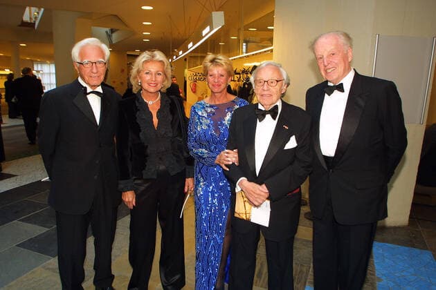 Festakt 09.09.2001 Prof. Dr. Erich Marx, Annette Graefin von Rantzau, Evelyn Schleifer, Prof. Dr. Heinz Berggruen, Thomas - Tom - Laurence Farmer (American Academy), in der Berliner Philharmonie, Herbert-von-Karajan-Strasse 1 beim Festakt zur Gruendung des Juedischen Museums, Berlin - 09.09.2001 - *** Ceremony 09 09 2001 Prof Dr Erich Marx, Annette Graefin von Rantzau, Evelyn Schleifer, Prof Dr Heinz Berggruen, Thomas Tom Laurence Farmer American Academy , in the Berlin Philharmonic Hall, Herbert von Karajan Strasse 1 at the ceremony for the foundation of the Jewish Museum, Berlin 09 09 2001 XXX