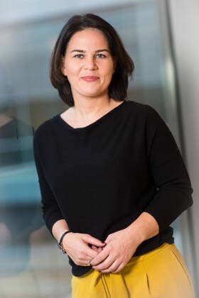 Annalena Baerbock im Interview Portrait Bundesvorsitzende der GRÜNEN, Annalena Baerbock, anlässlich eines Interviews im Sitzungssraum der Grünen, auf der Fraktionsebene im Deutschen Bundestag. Annalena Baerbock; Interview; Portrait; Bundestag. Berlin Berlin Deu