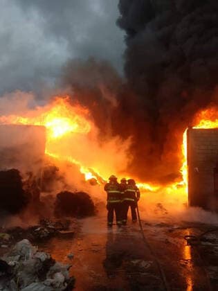December 29, 2019: EUM20191229ACT02.JPG.TOLUCA, Mex., FireIncendio-Edomex.- Elementos del Cuerpo de Bomberos realizan trabajos para sofocar un incendio que se registra el domingo 29 de diciembre de 2019 en una fabrica de plasticos de este municipio. Foto: Agencia EL UNIVERSALEVZ  - ZUMAu78_ 20191229_zaf_u78_030 Copyright: xElxUniversalx