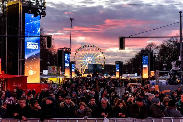 25. Silvesterparty am Brandenburger Tor in Berlin. 25th New Year s Eve party at the Brandenburg Gate in Berlin. snapshot-photography F.Boillot