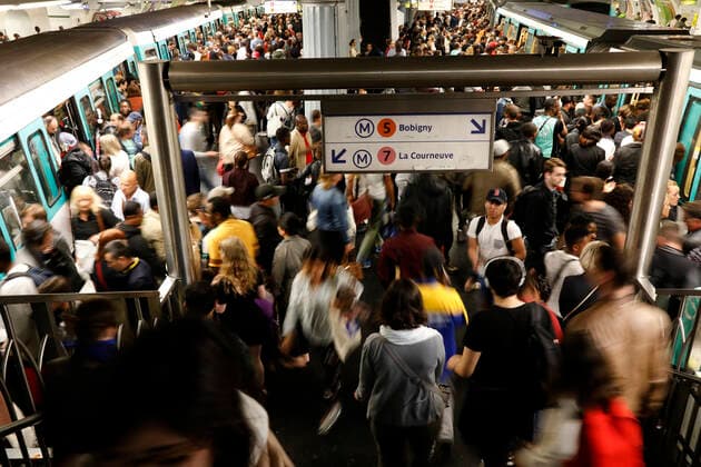 Rush hour in the Paris metro, Paris, France, Europe Copyright: Godong 809-7829 Editorial Use Only