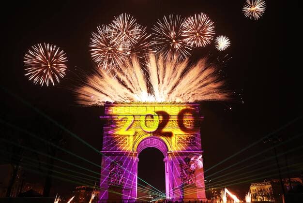 (200101) -- PARIS, Jan. 1, 2020 -- Fireworks illuminate the sky over the Arc de Triomphe during the New Year s celebrations on the Champs Elysees in Paris, France, on Jan. 1, 2020. ) FRANCE-PARIS-ARC DE TRIOMPHE-FIREWORKS GaoxJing 