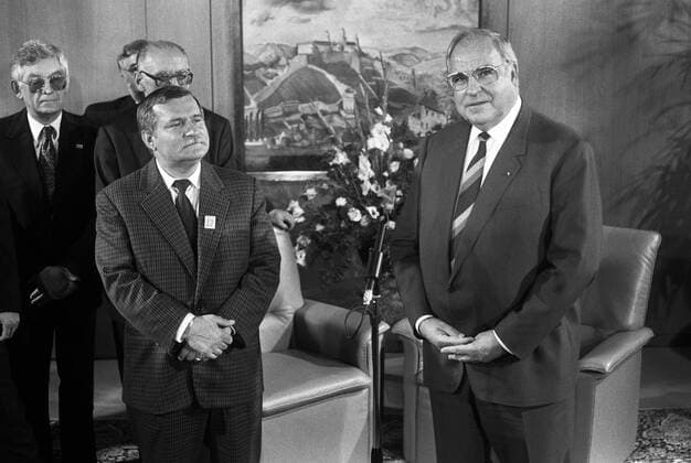 Deutschland, Bonn, 07.09.1989. Archiv-Nr.: 08 19-34 Besuch von Lech Walesa, Vorsitzender der Gewerkschaft SolidarnoÅ›Ä‡ Foto: Lech Walesa und Bundeskanzler Helmut Kohl im Kanzleramt Besuch von Lech Walesa, Vorsitzender der Gewerkschaft SolidarnoÅ›Ä‡