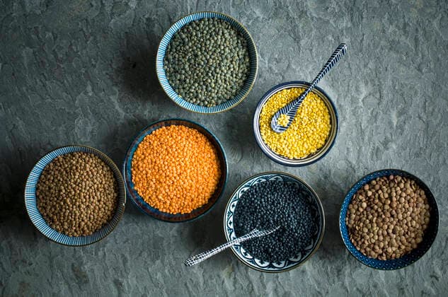 IMAGO Nature: Unsere Erde, Klimawandel, Ernährung, Pflanzen der Zukunft, Linse Bowls of colorful lentils  ASF06510