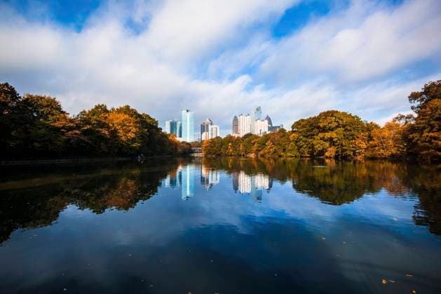 USA, Georgia, Atlanta, Shiny lake in autumn Piedmont Park  GIOF07617