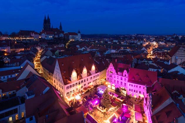 square Markt, Christmas market, Town Hall, castle Albrechtsburg, church Dom (cathedral), view from church Frauenkirche Meißen Sachsen, Saxony Germany