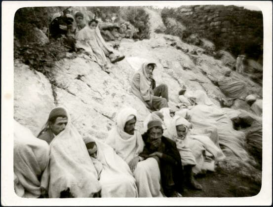 GUERRE D ALGERIE Quelques unes des personnes que nous avons arretees aujourd hui . Legende au dos d une photographie anonyme prise dans les Aures (Algerie) vers 1960. Credit : Collection NBL Kharbine-Tapabor. *** ALGERIAN WAR Some of the people we have arrested today Legend on the back of an anonymous photograph taken in the Aures Algerie around 1960 Credit Collection NBL Kharbine Tapabor  KH199646