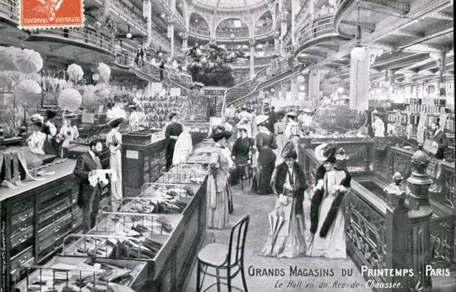 PARIS - Le Printemps Grands magasins du Printemps. Paris. Le hall vu du rez-de-chaussee . Carte postale vers 1910. Credit : IM KHARBINE-TAPABOR *** PARIS Le Printemps Department stores of Printemps Paris The hall seen from the ground floor Postcard circa 1910 Credit IM KHARBINE TAPABOR  KH237341