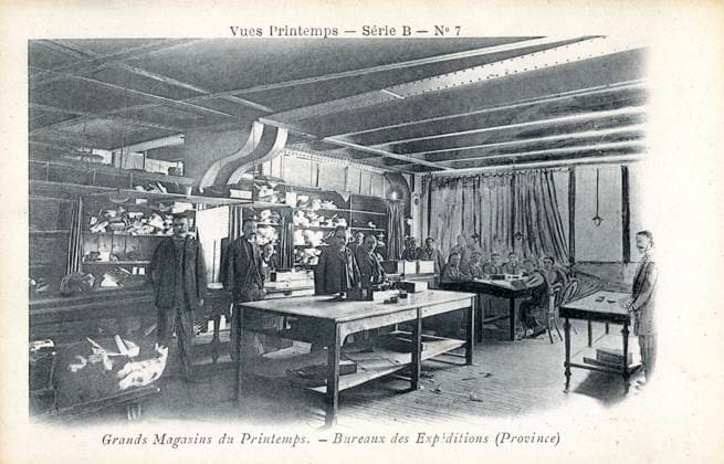 PARIS - Le Printemps Grands Magasins du Printemps. Bureaux des expeditions (Province) . Carte postale vers 1900. Credit : IM KHARBINE-TAPABOR *** PARIS Le Printemps Department Stores Spring Shipping Offices Province Postcard circa 1900 Credit IM KHARBINE TAPABOR  KH237342