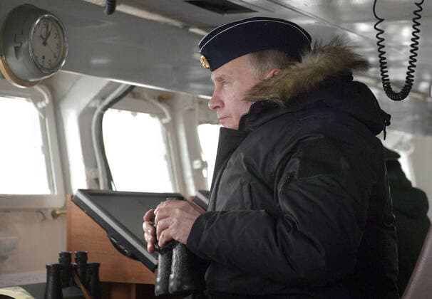 News Bilder des Tages CRIMEA, RUSSIA - JANUARY 9, 2020: The Supreme Commander-in-Chief of the Russian Armed Forces, Russia s President Vladimir Putin views a joint exercise by the Northern and the Black Sea Fleets in the Black Sea from aboard the Marshal Ustinov Russian missile cruiser. Alexei Druzhinin Russian Presidential Press and Information Office TASS  TS0C9B9C