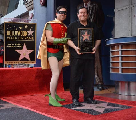 Bilder des Jahres 2020, Entertainment 01 Januar Entertainment Bilder des Tages Actor Burt Ward, who played Robin on the Batman television series is joined by a Robin character during an unveiling ceremony honoring him with the 2,683rd star on the Hollywood Walk of Fame in Los Angeles on Thursday, January 9, 2020. Ward s star is next to Adam West, his co-star in the series.  LAP2020010902 JIMxRUYMEN
