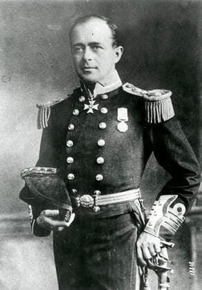 SCOTT Robert Falcon Portrait du Capitaine Robert Falcon SCOTT (1868-1912). Photographie vers 1900. Credit : Collection KHARBINE-TAPABOR.