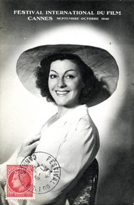 FESTIVAL DE CANNES Baby MORLAY (1897-1964). Festival international du Film de Cannes septembre octobre 1946 (le premier). Photo anonyme pour une carte postale envoyee en 1946. Credit : IM Kharbine-Tapabor.
