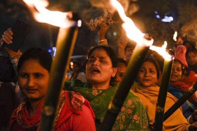 Bilder des Jahres 2020, News 01 Januar News Bilder des Tages January 11, 2020, Guwahati, Assam, India: All Assam Student s Union (AASU) along with 30 ethnic organizations take part in a torch light procession rally in protest against Citizenship (Amendment) Act, in Guwahati. Guwahati India - ZUMAt232 20200111_zip_t232_013 Copyright: xDavidxTalukdarx