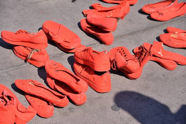 Protest against 30 years of Feminicides MEXICO CITY, MEXICO - JANUARY 11: A group of women join at Zocalo to take part during a protest with red-painted shoes to celebrate 30 years of feminicide in Mexico and demand justice to the Mexican government by missing victims on January 11, 20202 in Mexico City, Mexico  Copyright: xCarlosxTischlerx EYE_0577