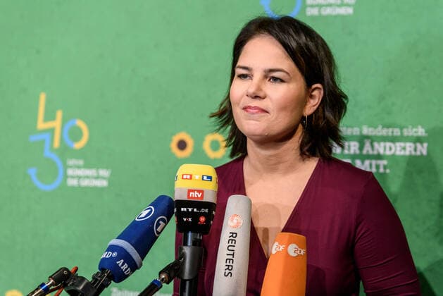 Statement von Annalena Baerbock bei der Jubiläumsfeier 30 40 Jahre Bündnis 90 Die Grünen im Motorwerk Berlin. Die Partei DIE GRÜNEN haben sich 1980 in Karlsruhe gegründet, im Jahr 1990 schlossen sich verschiedene Bürgerrechtsgruppen der DDR zum BÜNDNIS 90 in Potsdam zusammen. Statement by Annalena Baerbock at the anniversary celebration of 30 40 years of Alliance 90 The Greens at the Berlin motor plant. The party DIE GRÜNEN was founded in Karlsruhe in 1980, in 1990 various civil rights groups from the GDR merged to form BÜNDNIS 90 in Potsdam. snapshot-photography F.Boillot