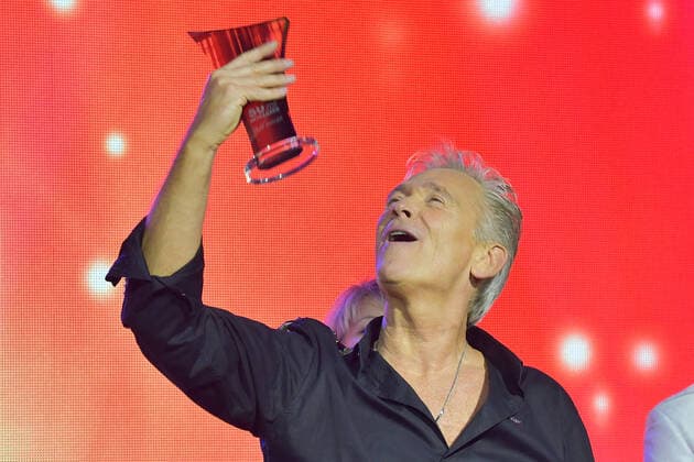 Entertainment Bilder des Tages SMAGO AWARD zu 50 Jahre Hitparade Oliver Berger miut SMAGO Prteis zur Preisverleihung SMAGO AWARD 2020 zu 50 Jahre Hitparade in Berlin am 12.01.2020