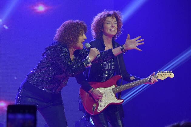 SMAGO AWARD zu 50 Jahre Hitparade FrauenDUO CORA, Musikerinnen Cornelia von dem Bottlenberg und Swetlana von dem Bottlenberg zur Preisverleihung SMAGO AWARD 2020 zu 50 Jahre Hitparade in Berlin am 12.01.2020