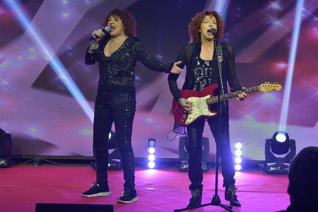 SMAGO AWARD zu 50 Jahre Hitparade FrauenDUO CORA, Musikerinnen Cornelia von dem Bottlenberg und Swetlana von dem Bottlenberg zur Preisverleihung SMAGO AWARD 2020 zu 50 Jahre Hitparade in Berlin am 12.01.2020