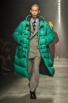 Bilder des Jahres 2020, Entertainment 01 Januar Entertainment Bilder des Tages Milan, Milan Fashion Week, Man Fall Winter 2020 2021. Milan Men s Fashion Autumn Winter 2020 21. MSGM Pictured fashion show: model  Copyright: xRiccardoxGiordanox xIPAx xFotosickix