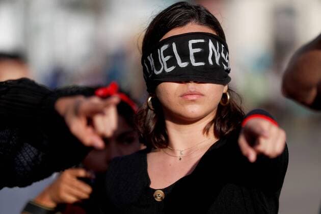 Bilder des Jahres 2020, News 01 Januar News Bilder des Tages Some 35 women perform A rapist in your way to protest against the death of 41 girls burned in a State home in 2017, in Guatemala City, Guatemala, 12 January 2019. Guatemalan women demand justice for the death of 41 girls burned in 2017 !ACHTUNG: NUR REDAKTIONELLE NUTZUNG!  Copyright: xEstebanxBibax AME1551 20200113-637144760786882111