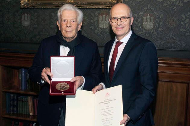 News Bilder des Tages Christoph von Dohnanyi und Peter Tschentscher bei der Verleihung der Johannes-Brahms-Medaille im Rathaus. Hamburg, 13.01.2020