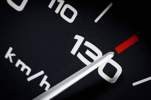Symbolfoto zum Thema Tempolimit 130 km h. Eine Tachonadel ist auf einem Tacho neben der Anzeige fâˆöÂºr 130 Stundenkilometer zu sehen. Berlin, 13.01.2020. Berlin Deutschland *** Symbol photo on the subject of speed limit 130 km h A speedometer needle can be seen on a speedometer next to the display fâˆöÂºr 130 km h Berlin, 13 01 2020 Berlin Germany Copyright: xThomasxTrutschel photothek.dex