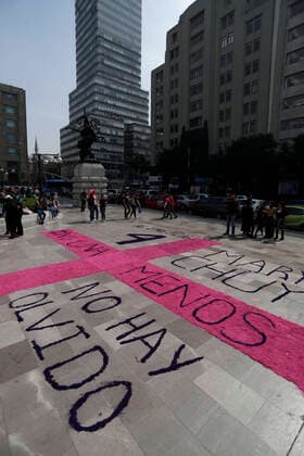 January 16, 2020: EUM20200116SOC09.JPG.CIUDAD DE MEXICO, Feminicide Feminicidio-Protesta.- A manera de protesta, una cruz rosa fue colocada en el explanada del Palacio de Bellas Artes, puesto que este 16 de enero de 2020 se cumplen 4 anos del feminicidio de Maria de Jesus Jaimes Zamudio, estudiante de la licenciatura de Ingenieria Petrolera del Instituto Politecnico Nacional (IPN). Foto: Agencia EL UNIVERSAL Ivan Stephens AFBV Copyright: xIvanxStephensx