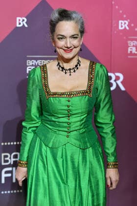 Irina WANKA (Schauspielerin), Einzelbild,angeschnittenes Einzelmotiv,Halbfigur,halbe Figur. 41.Bayerischer Filmpreis 2019-Red Carpet,Roter Teppich,am 17.01.2019 im Prinzregententheater in Muenchen.