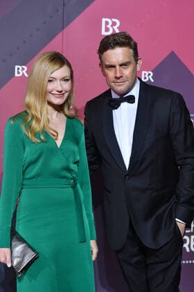 Sebastian BEZZEL (Schauspieler) mit Ehefrau Johanna Christine GEHLEN (Schauspielerin). 41.Bayerischer Filmpreis 2019-Red Carpet,Roter Teppich,am 17.01.2019 im Prinzregententheater in Muenchen.