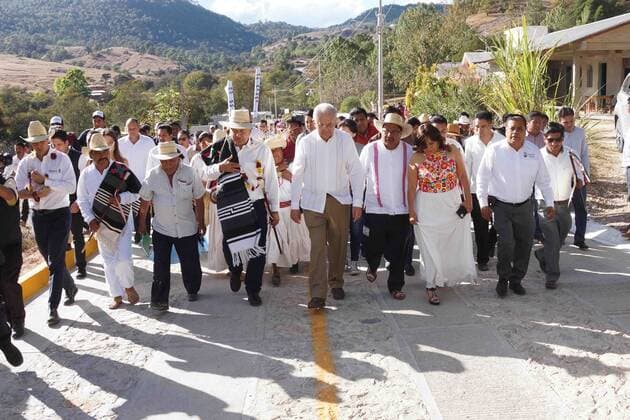 January 17, 2020: EUM20200117NAC10.JPG.OAXACA, Oax. PresidencyPresidencia-AMLO.- 17 de enero de 2020. Javier Jimenez, secretario de Transportes; el presidente Andres Manuel Lopez Obrador y Alejandro Murat, gobernador de Oaxaca, inauguran caminos rurales de San Antonio Sinicahua. Foto: Agencia EL UNIVERSALEELG Copyright: xElxUniversalx