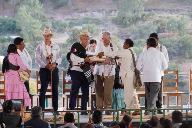 January 17, 2020: EUM20200117NAC20.JPG.OAXACA, Oax. PresidencyPresidencia-AMLO.- 17 de enero de 2020. Alejandro Murat, gobernador de Oaxaca; presidente Andres Manuel Lopez Obrador y Javier Jimenez, secretario de Transportes, inauguran caminos rurales de San Antonio Sinicahua. Foto: Agencia EL UNIVERSALEELG Copyright: xElxUniversalx