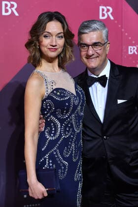 Stephen Sikder (Schauspieler) mit Ehefrau Kristin (Schauspielerin). 41.Bayerischer Filmpreis 2019-Red Carpet,Roter Teppich,am 17.01.2019 im Prinzregententheater in Muenchen.