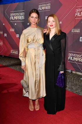 Jessica Schwarz und Karoline Herfurth bei der Verleihung des 41. Bayerischen Filmpreises 2019 im Prinzregententheater. München, 17.01.2020