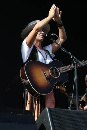 COLD CHISEL BLOOD MOON TOUR TAMWORTH, Kasey Chambers during Cold Chisel s The Blood Moon Tour 2020 concert at the Tamworth Country Music Festival, Sunday, 19 January 2020. ( NO ARCHIVING, EDITORIAL USE ONLY, NO USE IN BOOKS WITHOUT CONSENT TAMWORTH NSW AUSTRALIA  Copyright: xPETERxLORIMERx 20200119001443068378
