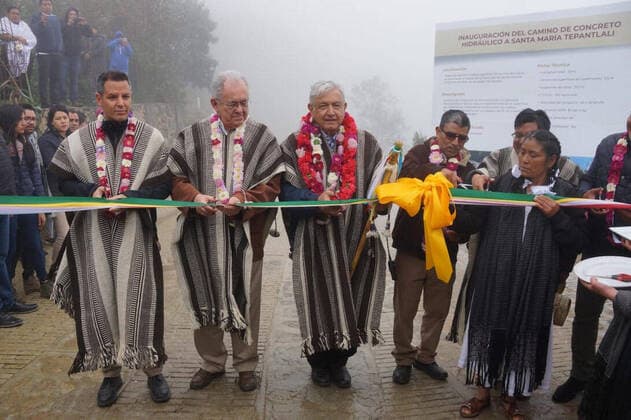 January 19, 2020: EUM20200119NAC02.JPG.SANTA MARÃA TEPANTLALI, Oax., PresidencyPresidenciaAMLO.- Este domingo 19 de enero de 2020, el presidente de Mexico, Andres Manuel Lopez Obrador inaugura el camino rural Santa Maria Tepantlali, en Oaxaca, junto a Alejandro Murat, gobernador del estado y Javier Jimenez Espriu, secretario de Comunicaciones y Transportes. Foto: Agencia EL UNIVERSALRDB. Copyright: xElxUniversalx