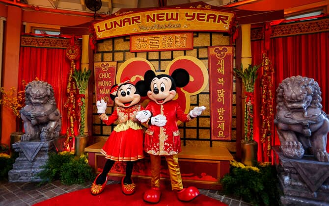 (200120) -- BEIJING, Jan. 20, 2020 -- Mickey and Minnie dressed in their new traditional Chinese-style costumes pose for photos during the Chinese Lunar New Year celebrations at Disney s California Adventure Park in Anaheim, the United States, Jan. 17, 2020. ) XINHUA PHOTOS OF THE DAY LixYing 