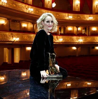 Verleihung des Publikumspreises des Berliner Theaterclubs an Katherine Mehrling in der Komischen Oper Berlin.